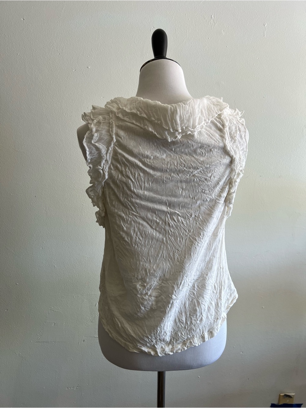 Anthropologie Cream Ruffled V-Neck Sleeveless Camisole - Picture 4 of 4